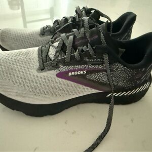 Brooks Women's Sneakers - Gray and Purple